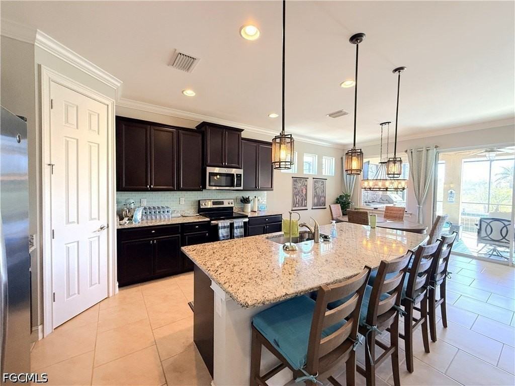 3920 King Edwards St - Photo 4 of 28