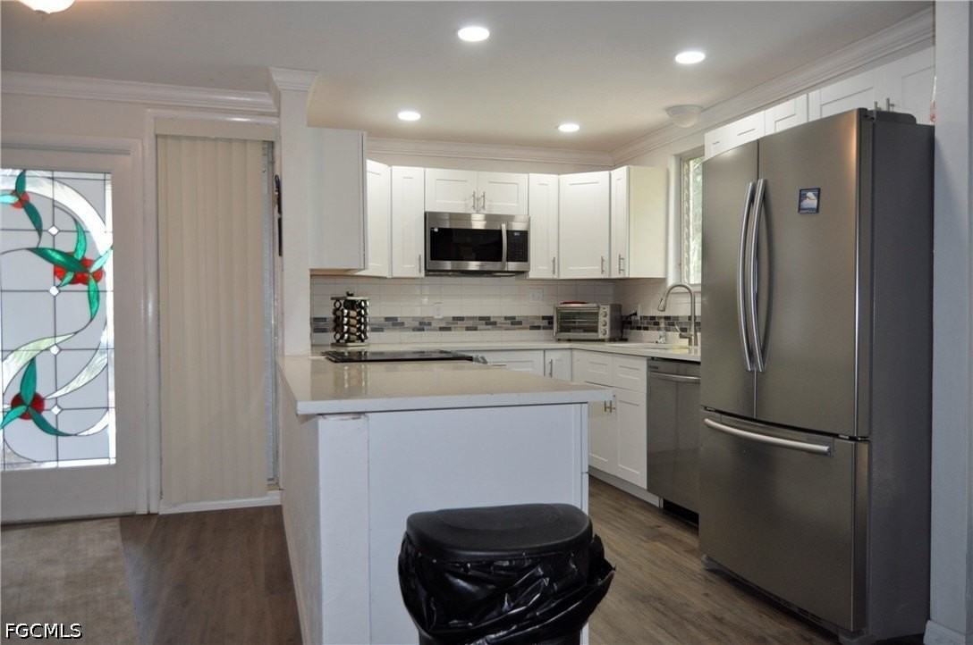 1435 Alcazar Ave - Photo 4 of 27