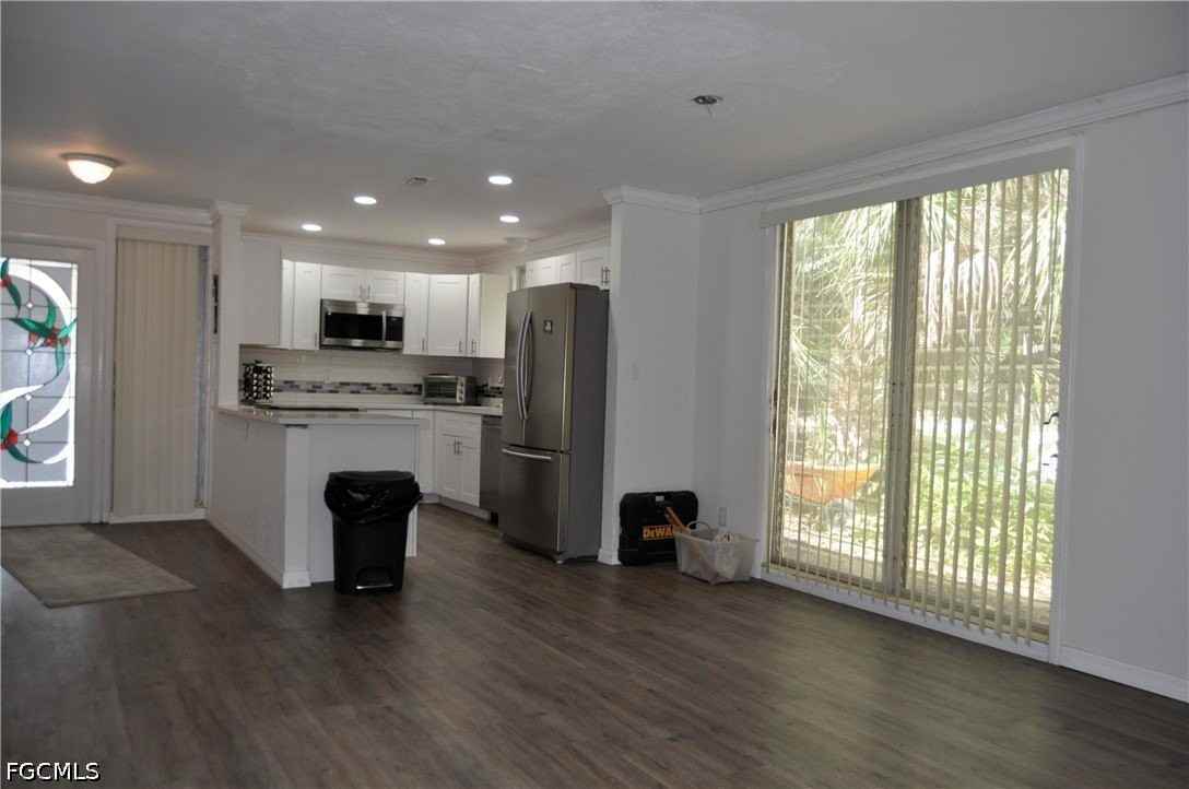 1435 Alcazar Ave - Photo 7 of 27