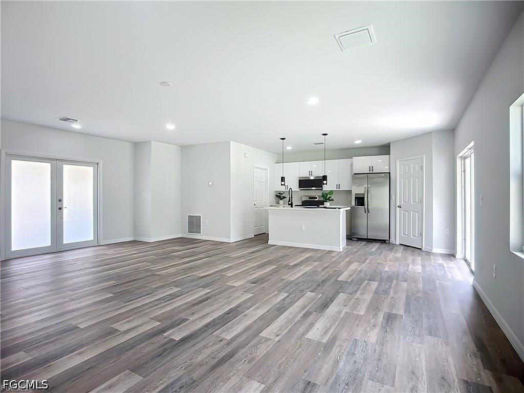 912 Anthony St E - Photo 2 of 16