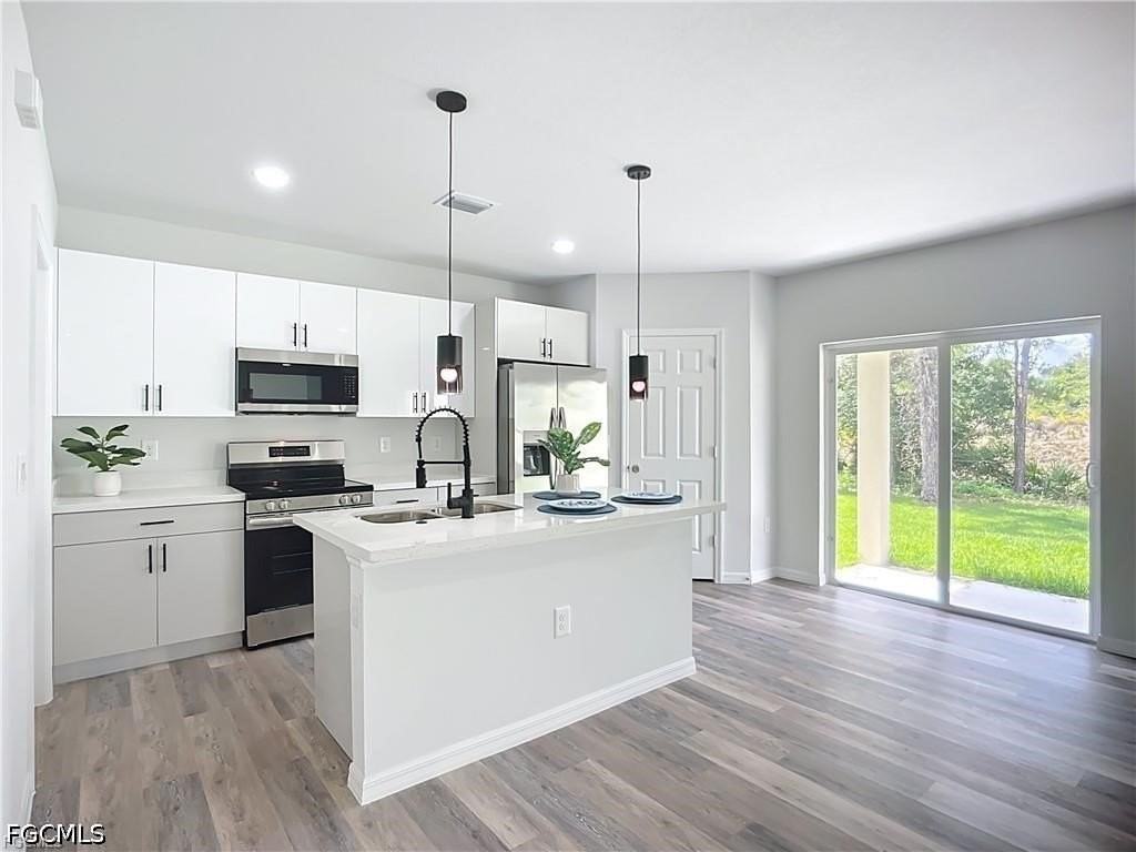 912 Anthony St E - Photo 3 of 16