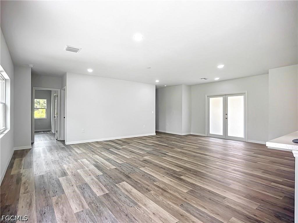 912 Anthony St E - Photo 6 of 16