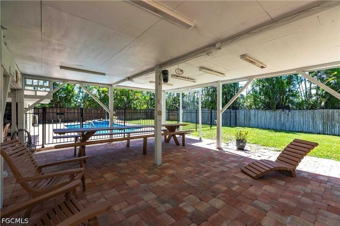 15410 Allen Way - Photo 5 of 39