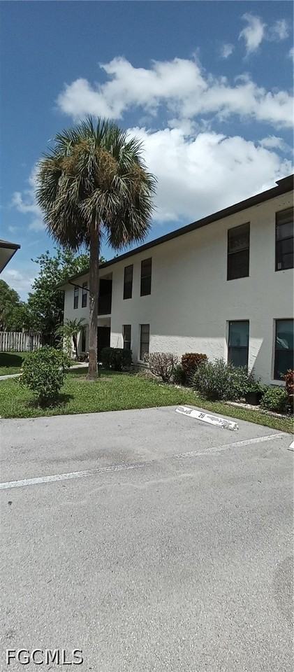 2135 Crystal Dr Apt 45 - Photo 3 of 25