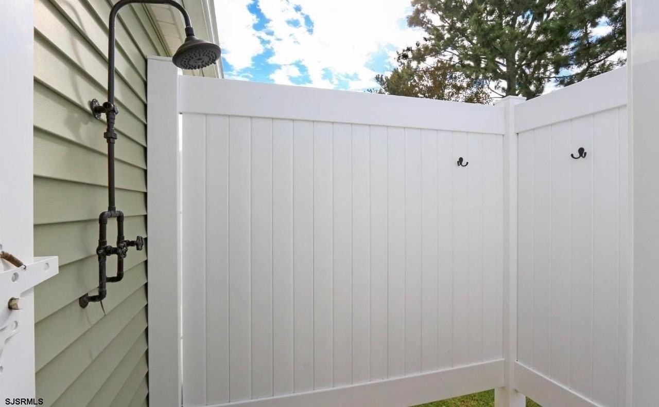 4417 Privateer Rd - Photo 6 of 20