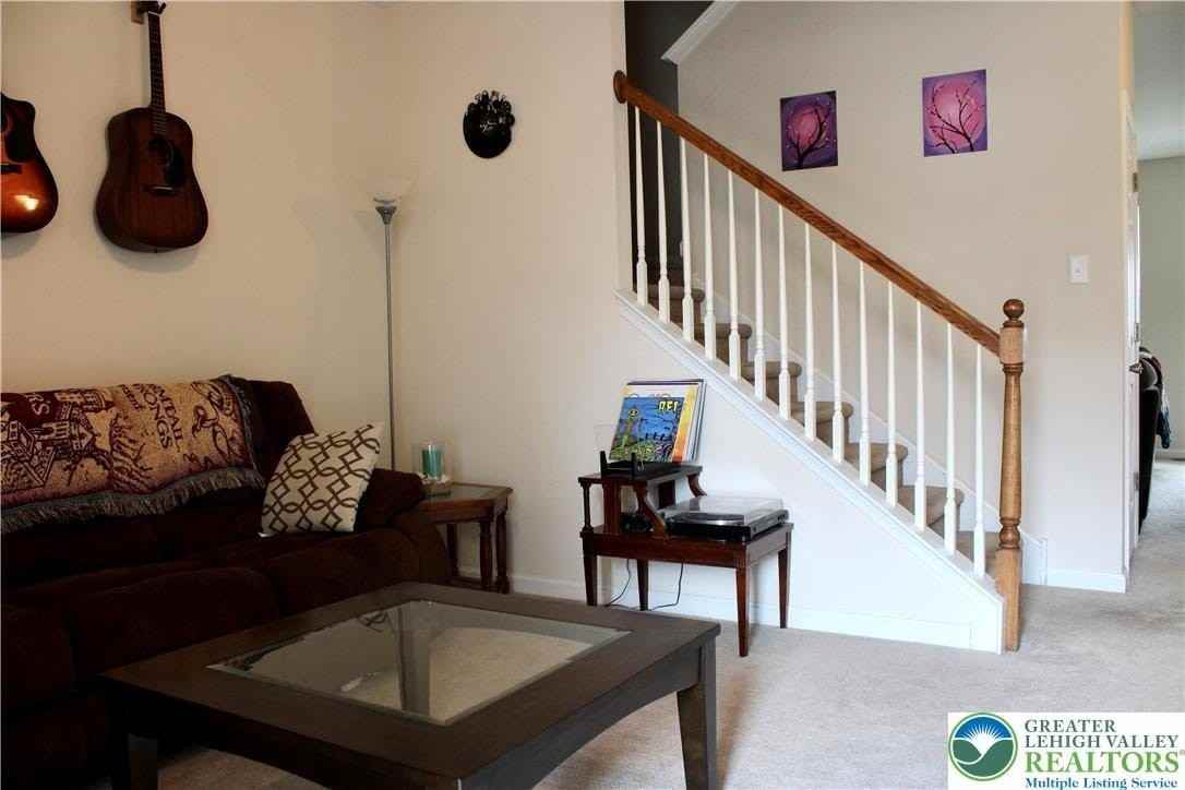 244 Milkweed Dr - Photo 2 of 15