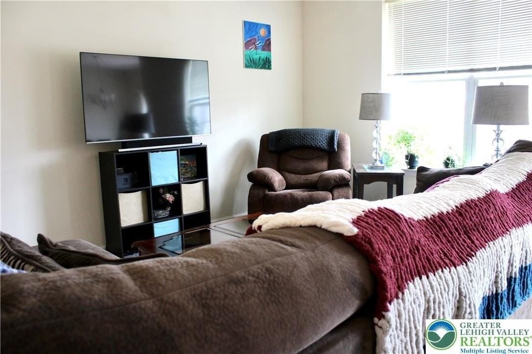 244 Milkweed Dr - Photo 3 of 15