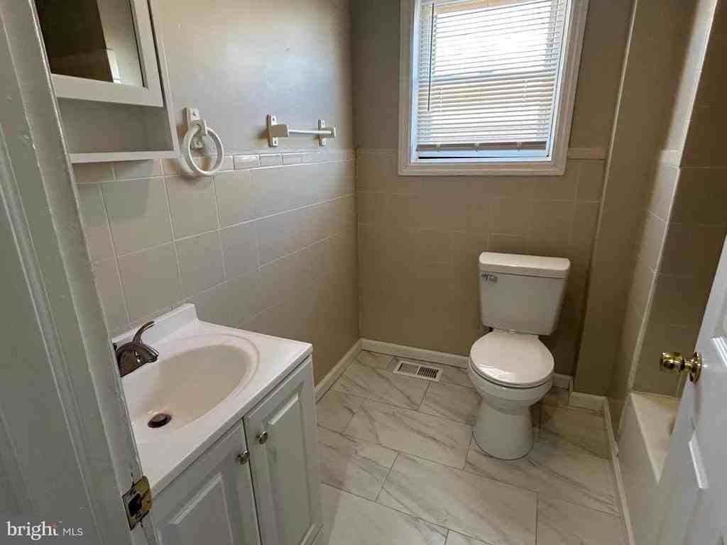 47B Hanover St - Photo 6 of 6