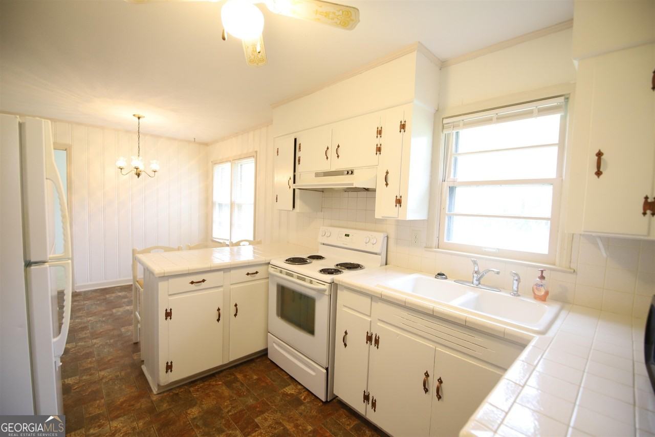 121 Alton Dr - Photo 4 of 12