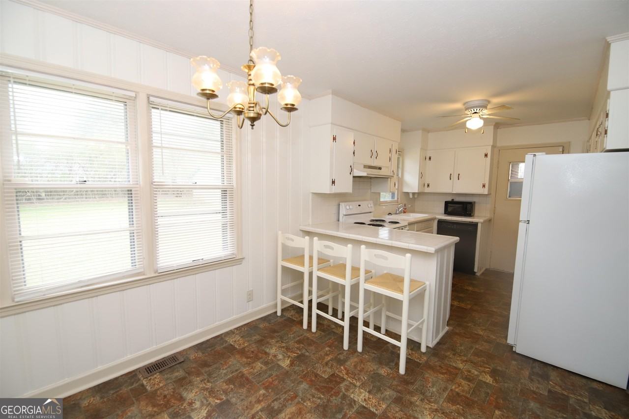 121 Alton Dr - Photo 6 of 12