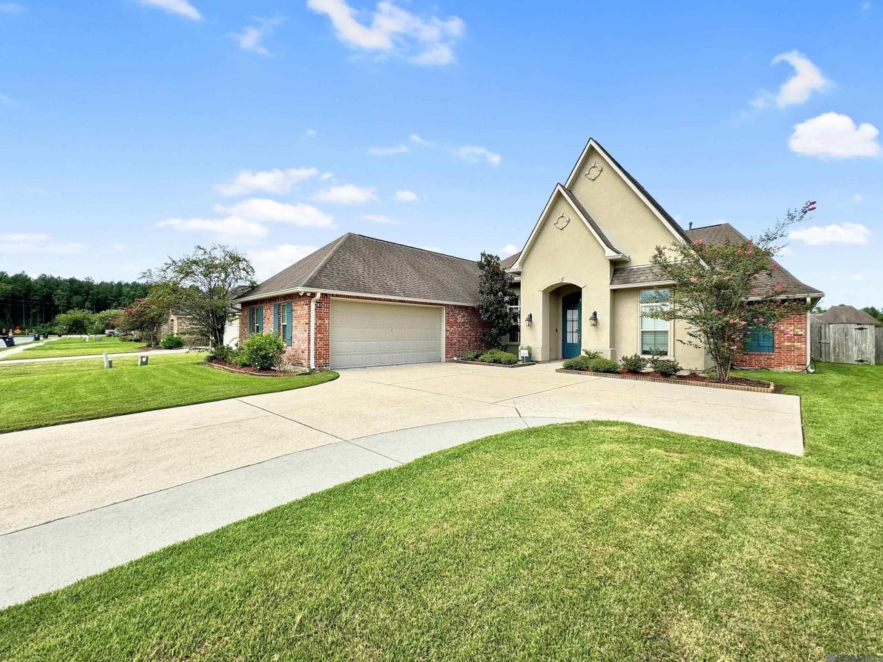 20357 Chaumont Ave - Photo 2 of 26