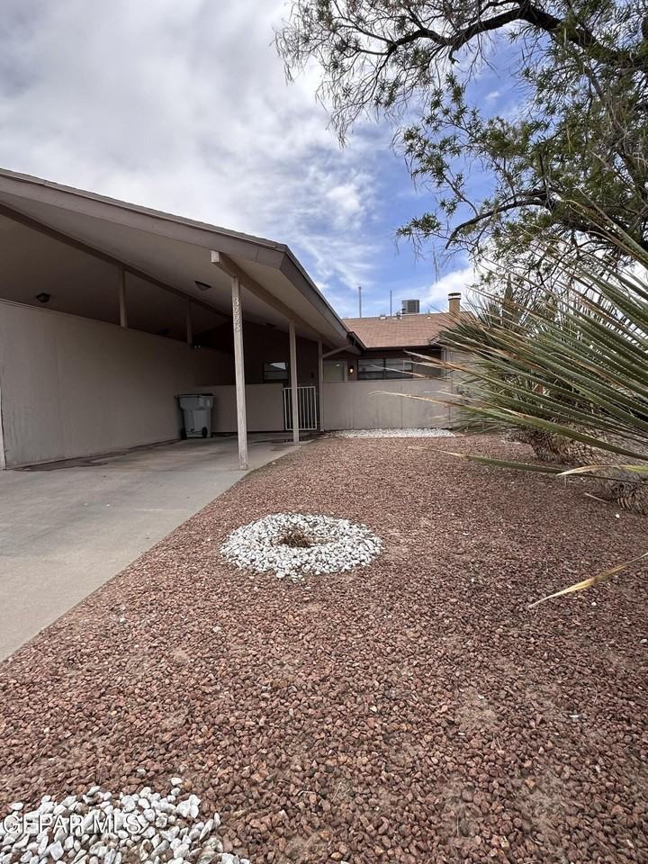 3228 Isla Cocoa Ln - Photo 2 of 29