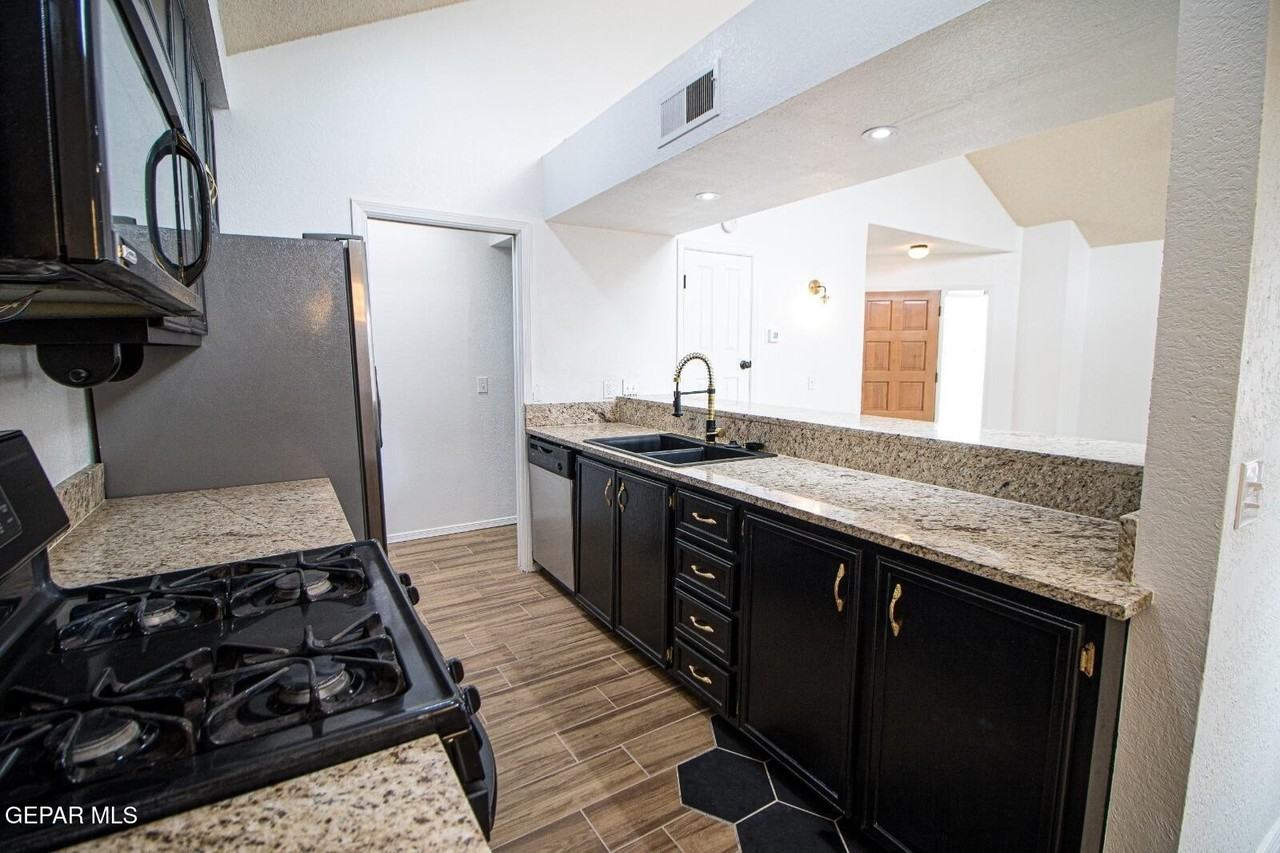 6806 Ridgley Way - Photo 6 of 27