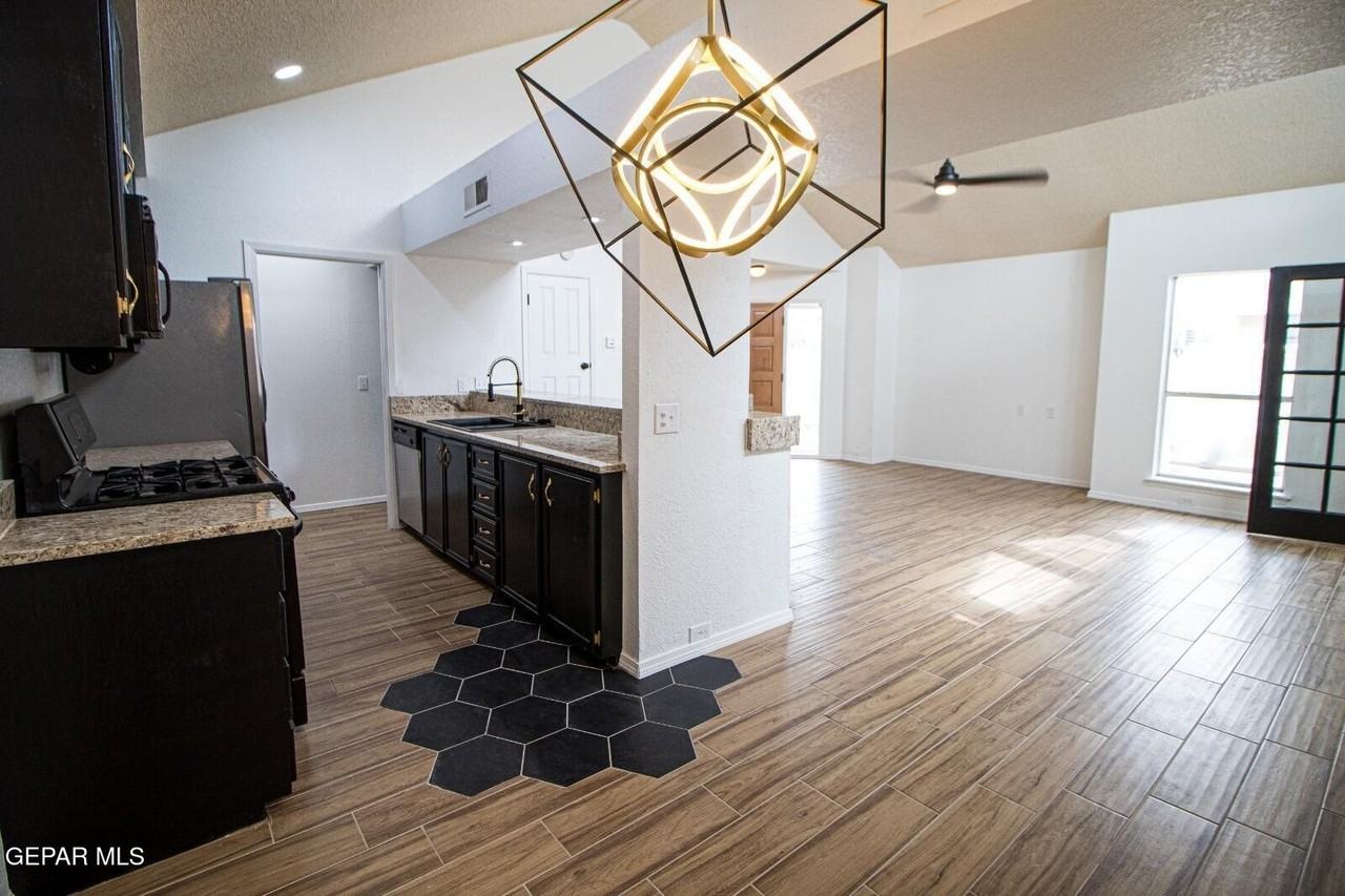 6806 Ridgley Way - Photo 7 of 27