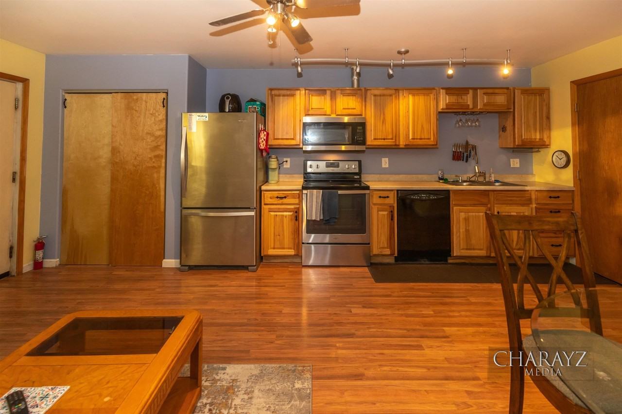 591 Alberta St #B - Photo 3 of 6