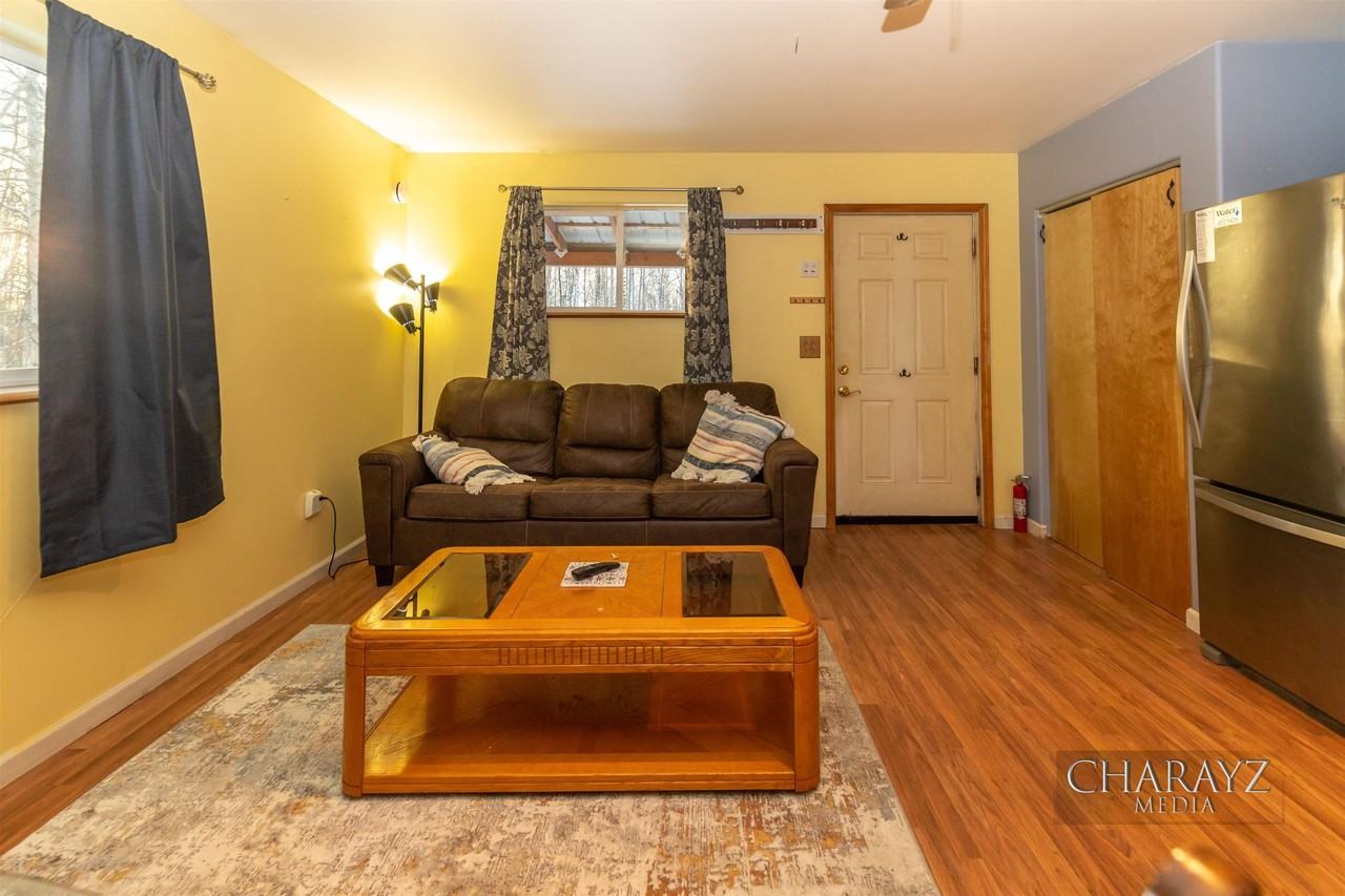 591 Alberta St #B - Photo 4 of 6