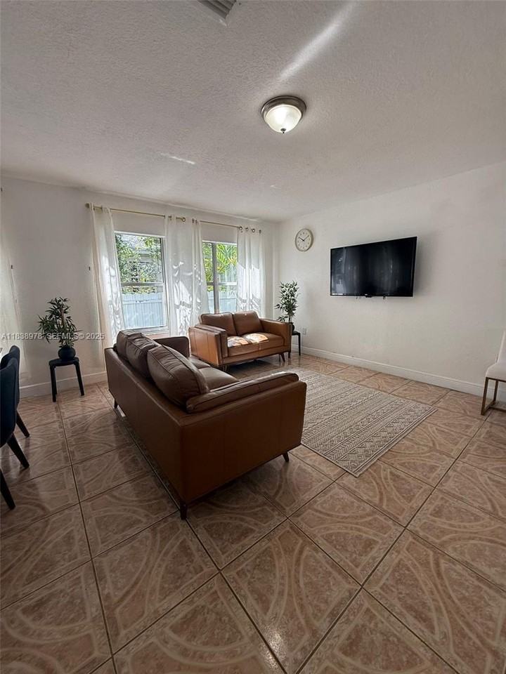 53 Northeast 43rd Street - Photo 5 of 38