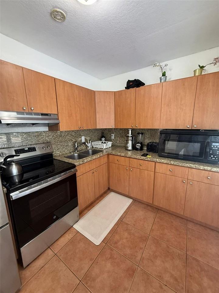 53 Northeast 43rd Street - Photo 7 of 38