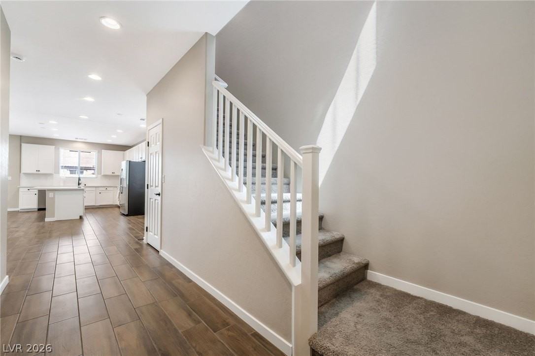 9850 Angel Valley Dr - Photo 4 of 35