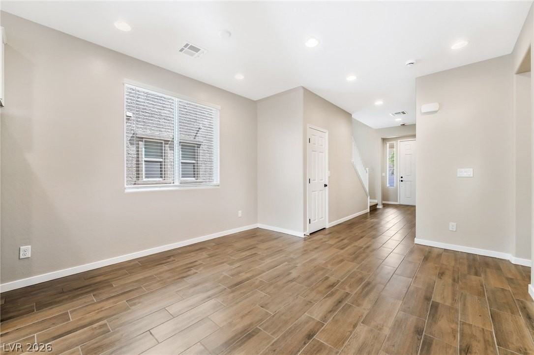 9850 Angel Valley Dr - Photo 7 of 35