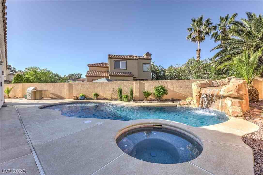 1500 Country Hollow Dr - Photo 3 of 46