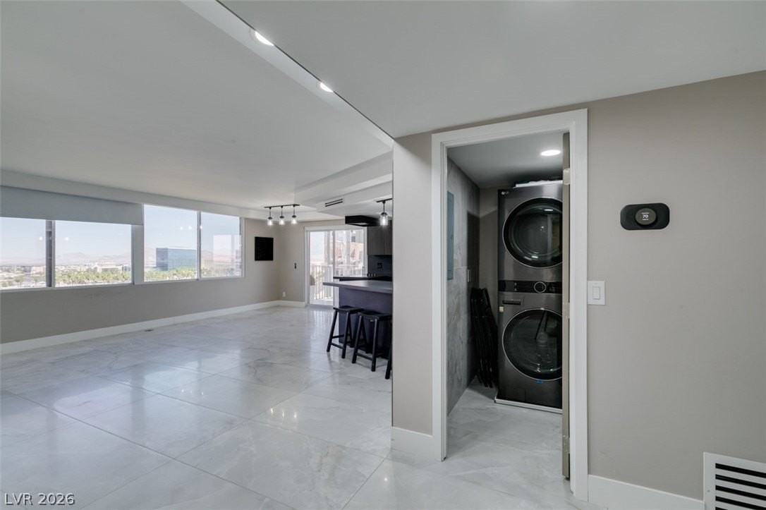 205 E Harmon Ave #1012