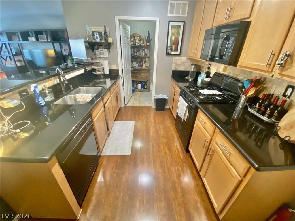 3197 Jevonda Ave - Photo 5 of 22