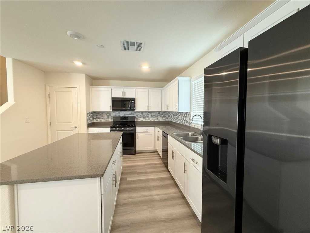 3720 Brilliant Sunset St - Photo 5 of 36