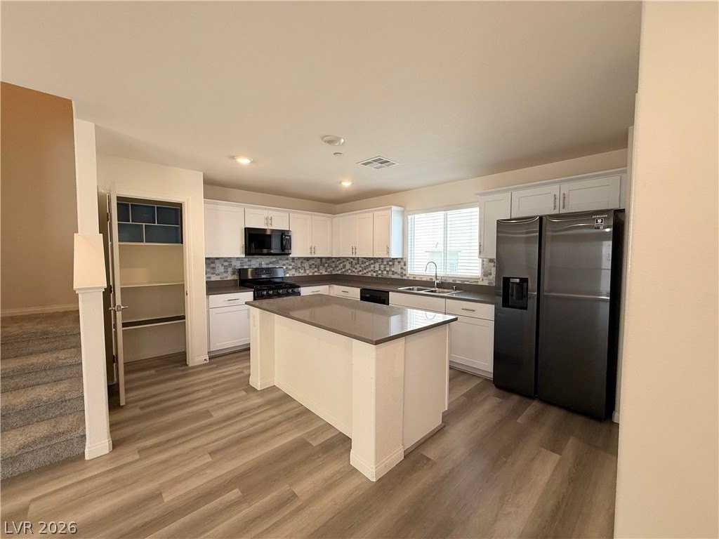 3720 Brilliant Sunset St - Photo 6 of 36