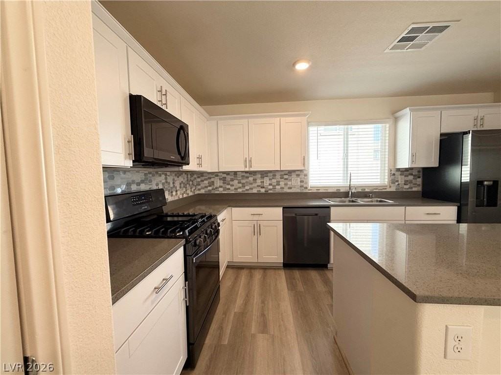 3720 Brilliant Sunset St - Photo 7 of 36