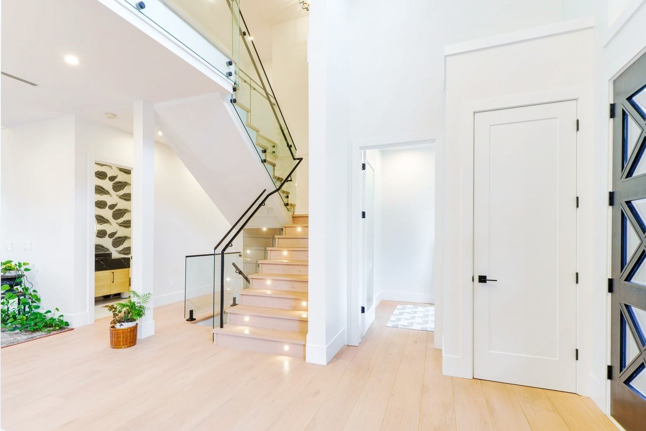 2485 Guilford Dr Uppr - Photo 4 of 50