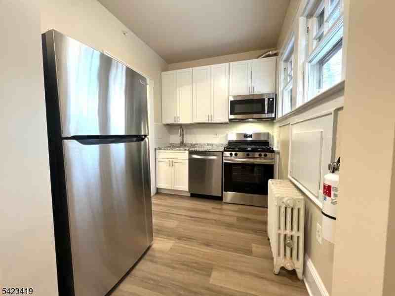 185 Broad St #1 - Photo 5 of 18