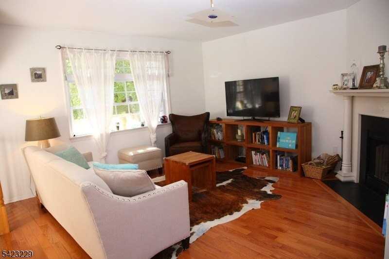 17 Castle Dr - Photo 3 of 14