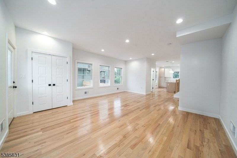 107 N Fullerton Ave - Photo 3 of 19