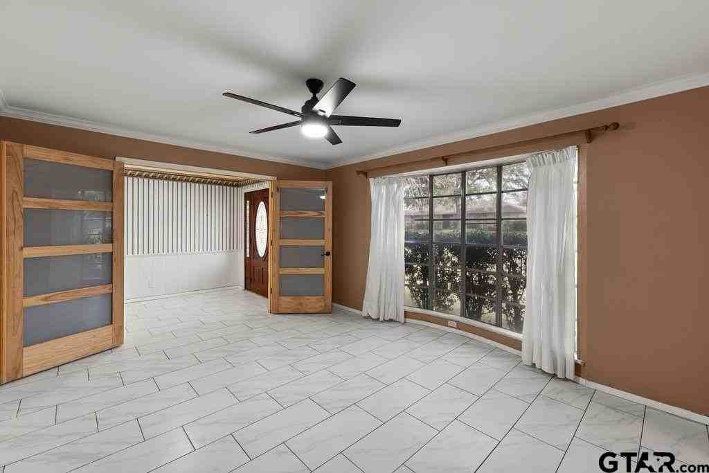 811 Trenton Dr - Photo 5 of 37