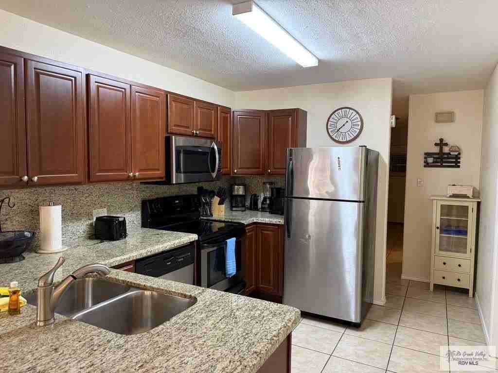 801 Tropical Dr Apt 3 - Photo 4 of 10