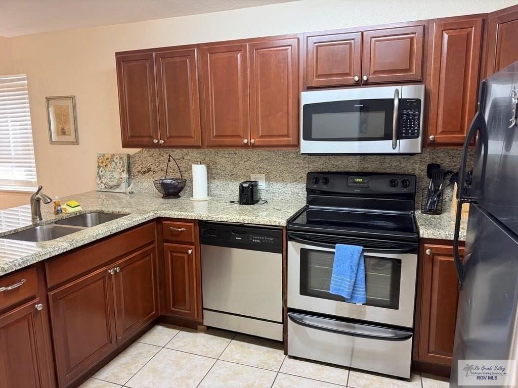 801 Tropical Dr Apt 3 - Photo 5 of 10