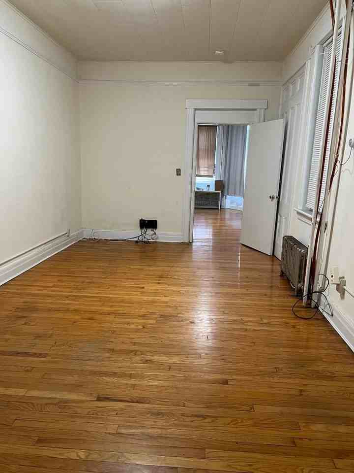 381 Baldwin Ave #1 - Photo 4 of 10