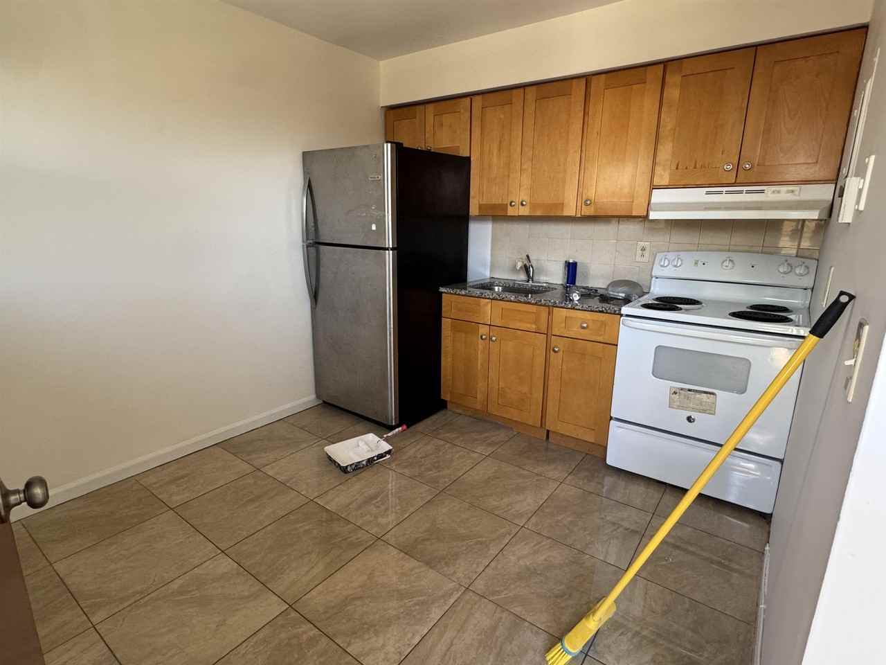 81 70th St #19 - Photo 2 of 8