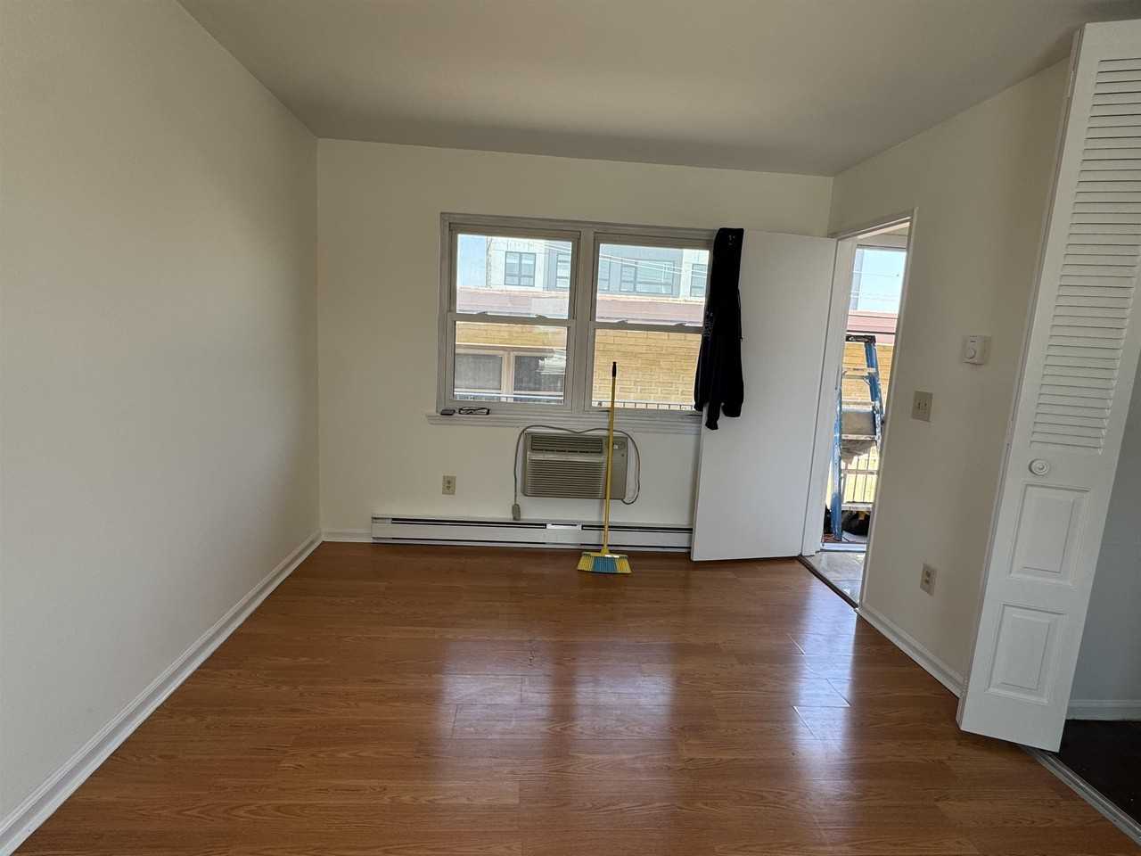 81 70th St #19 - Photo 4 of 8