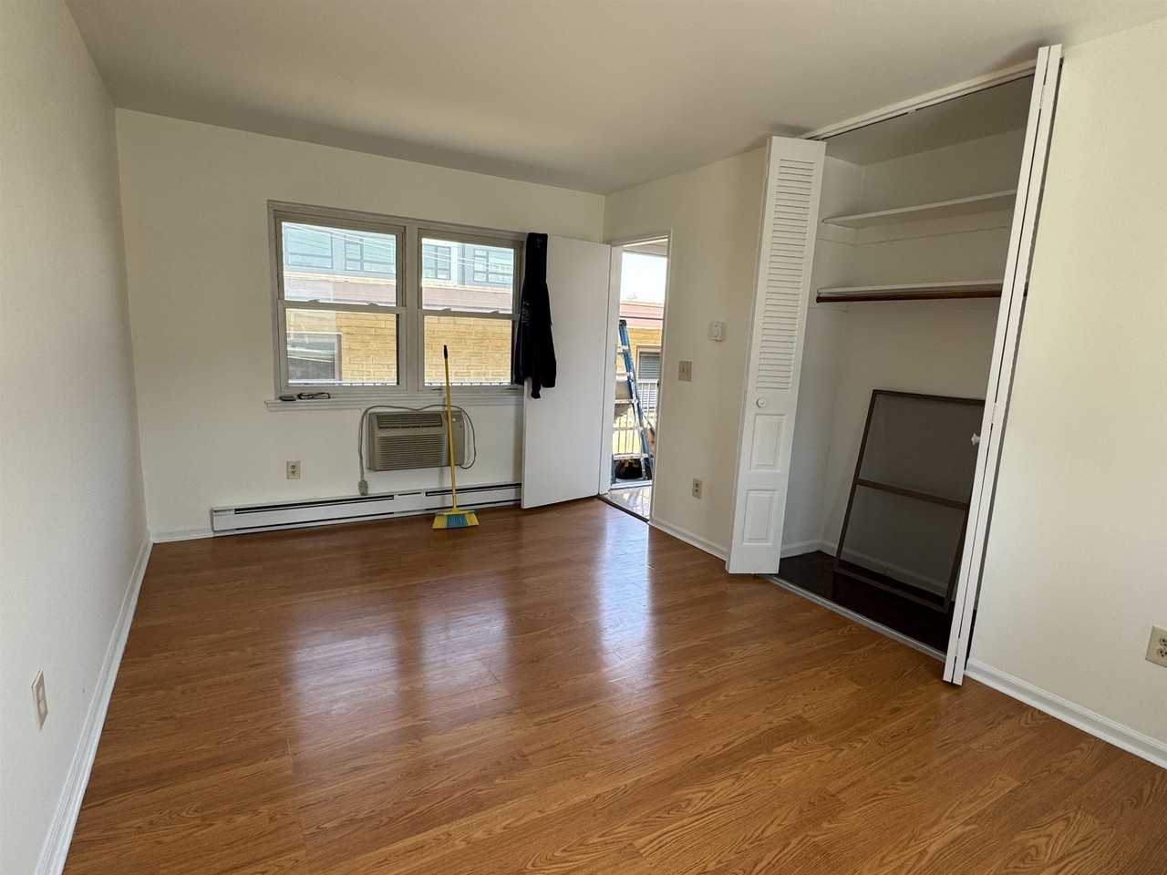 81 70th St #19 - Photo 5 of 8