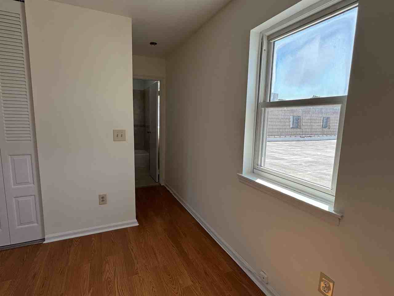 81 70th St #19 - Photo 7 of 8