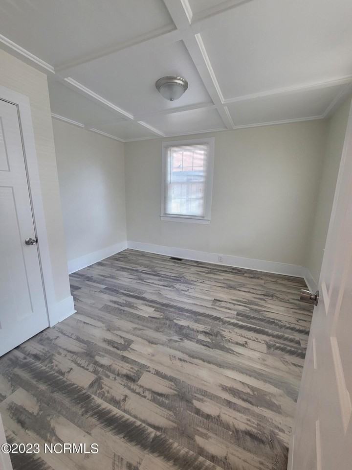 112 S 12th St - Photo 6 of 24