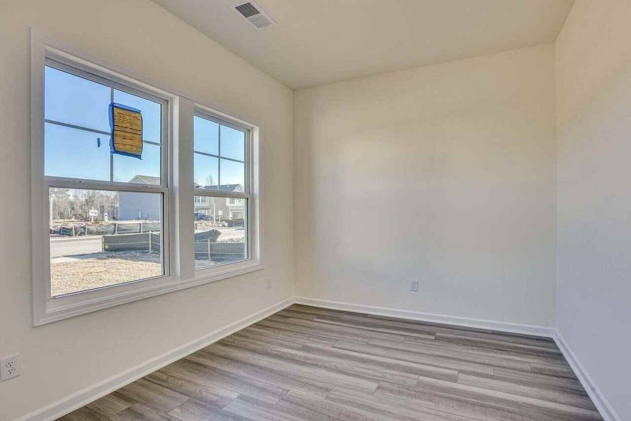 323 Suncrest Ct - Photo 4 of 29