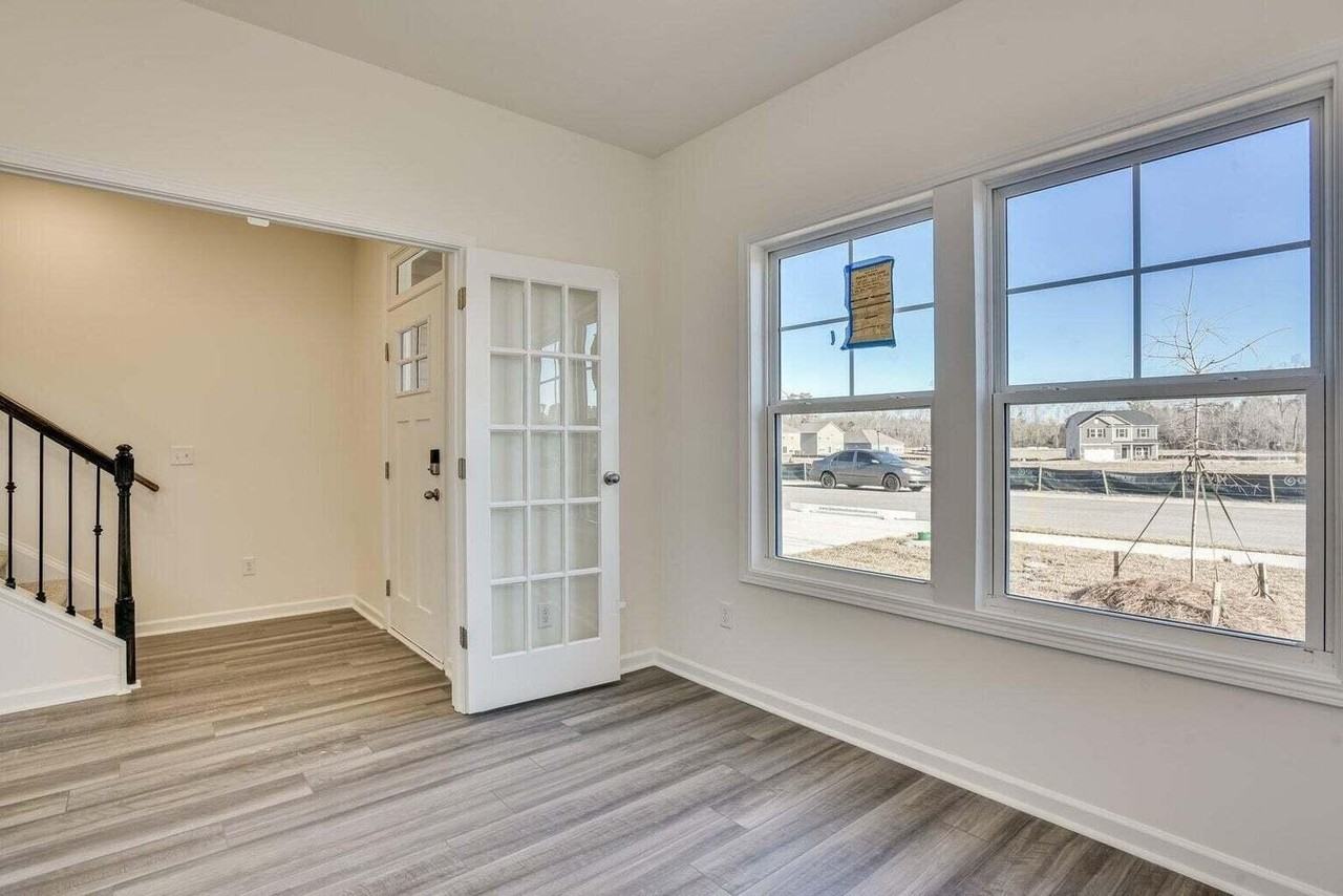 323 Suncrest Ct - Photo 5 of 29