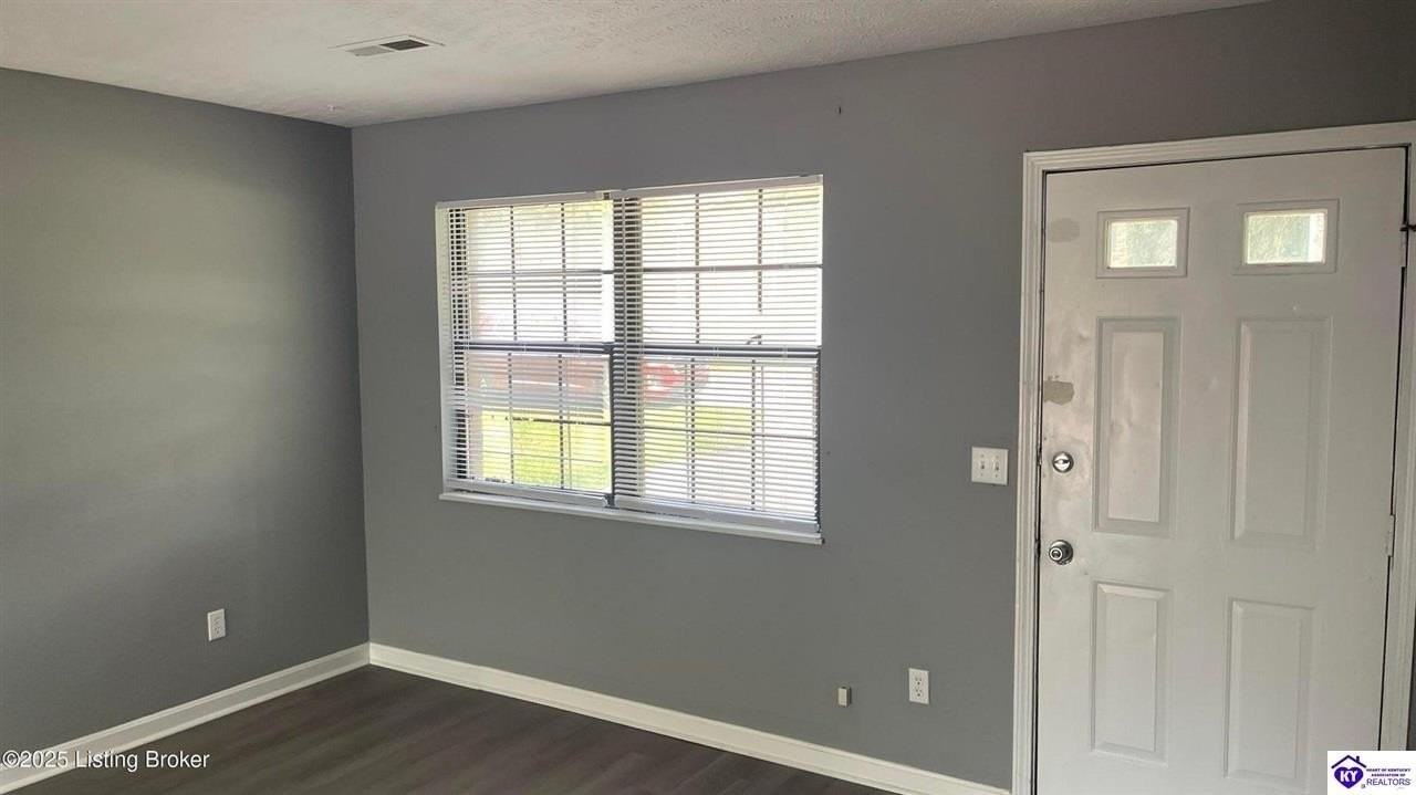 314 Crossgate Rd - Photo 3 of 16