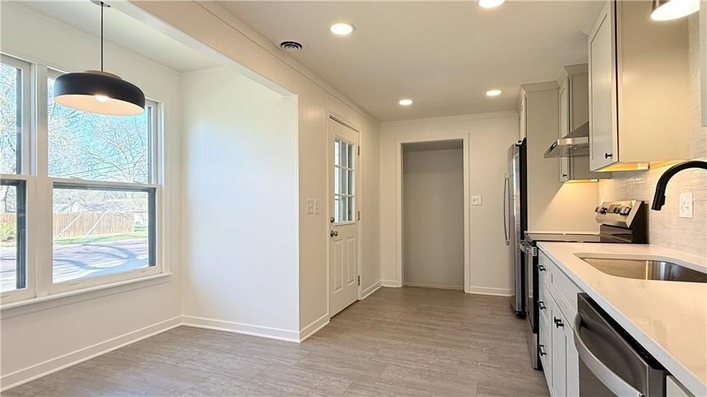 7601 Foster St - Photo 7 of 17