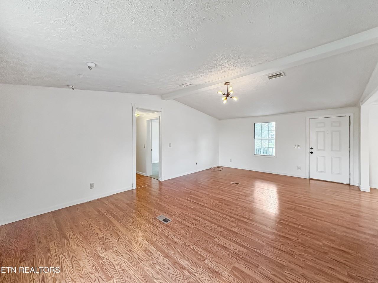 1016 Level Dr - Photo 4 of 9