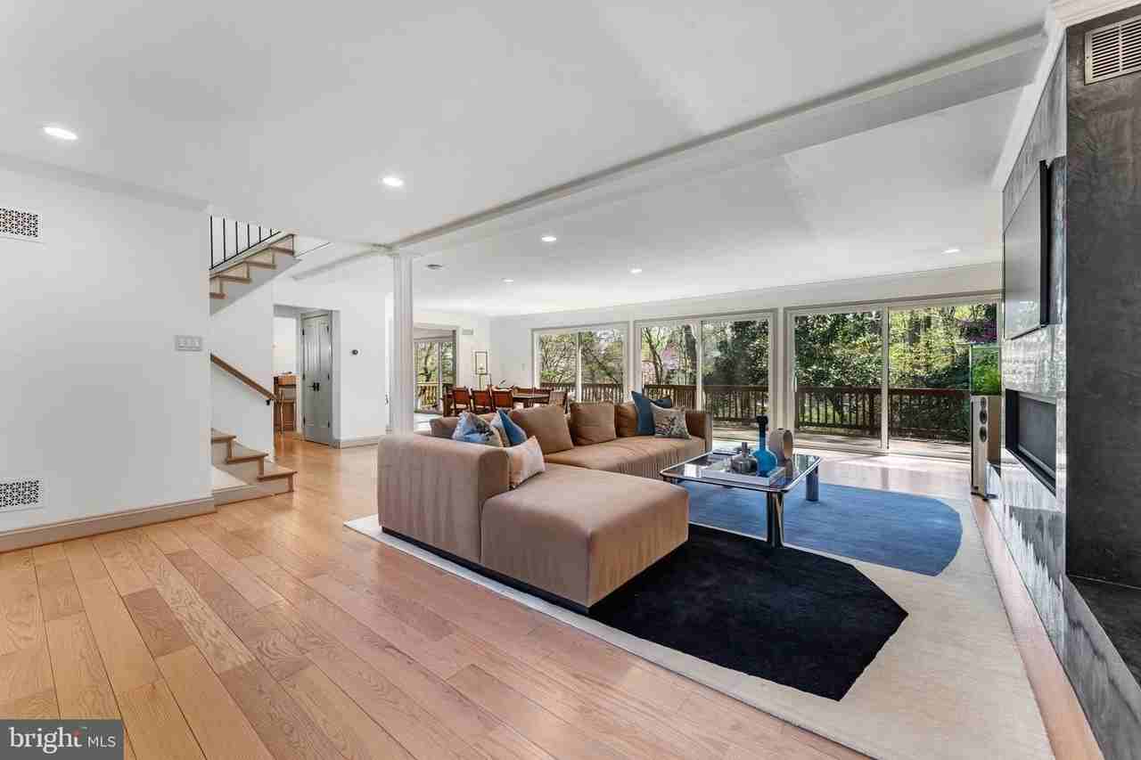 2820 Ellicott St Nw - Photo 4 of 43