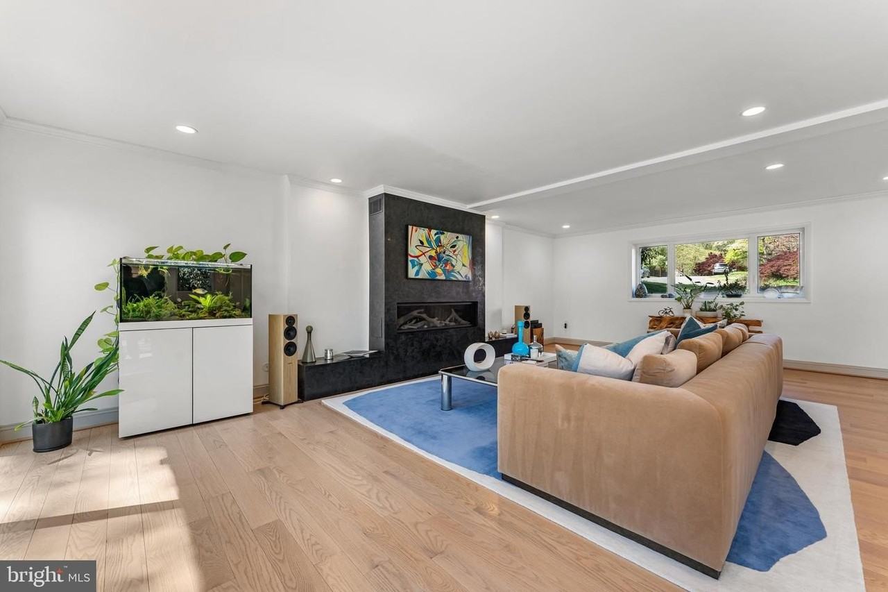 2820 Ellicott St Nw - Photo 5 of 43